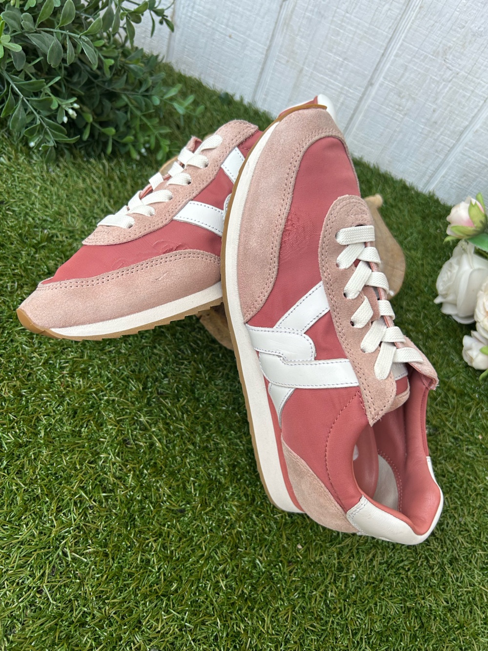 Veronica Beard
Penrose Sneakers $300 Rose Mauve/Chai/Lily size 6 gently used - Picture 16 of 16